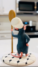Load image into Gallery viewer, Little Chef on a round base
